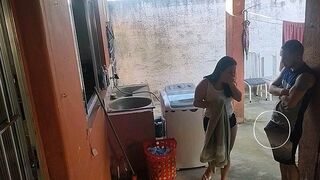 Házaspár elment, a szobalány nem bírt ellenállni a merev farkamnak