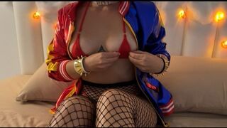 Ufo közösül bele a szenvedélyes harley quinnbe piros mikro bikiniben minden lyukba