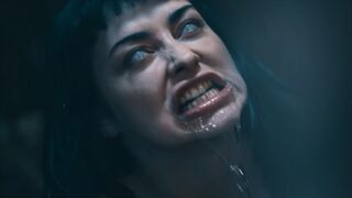 Bájos Kék Hajú Punk Pipi Átváltozása - Jewelz Blu a Parasited Csatornán Vadul Mag Numb-bal
